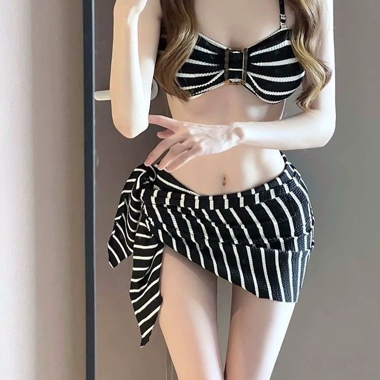 Set Bikini Halter Bergaris Hit - Swimwear ulasan dan harga